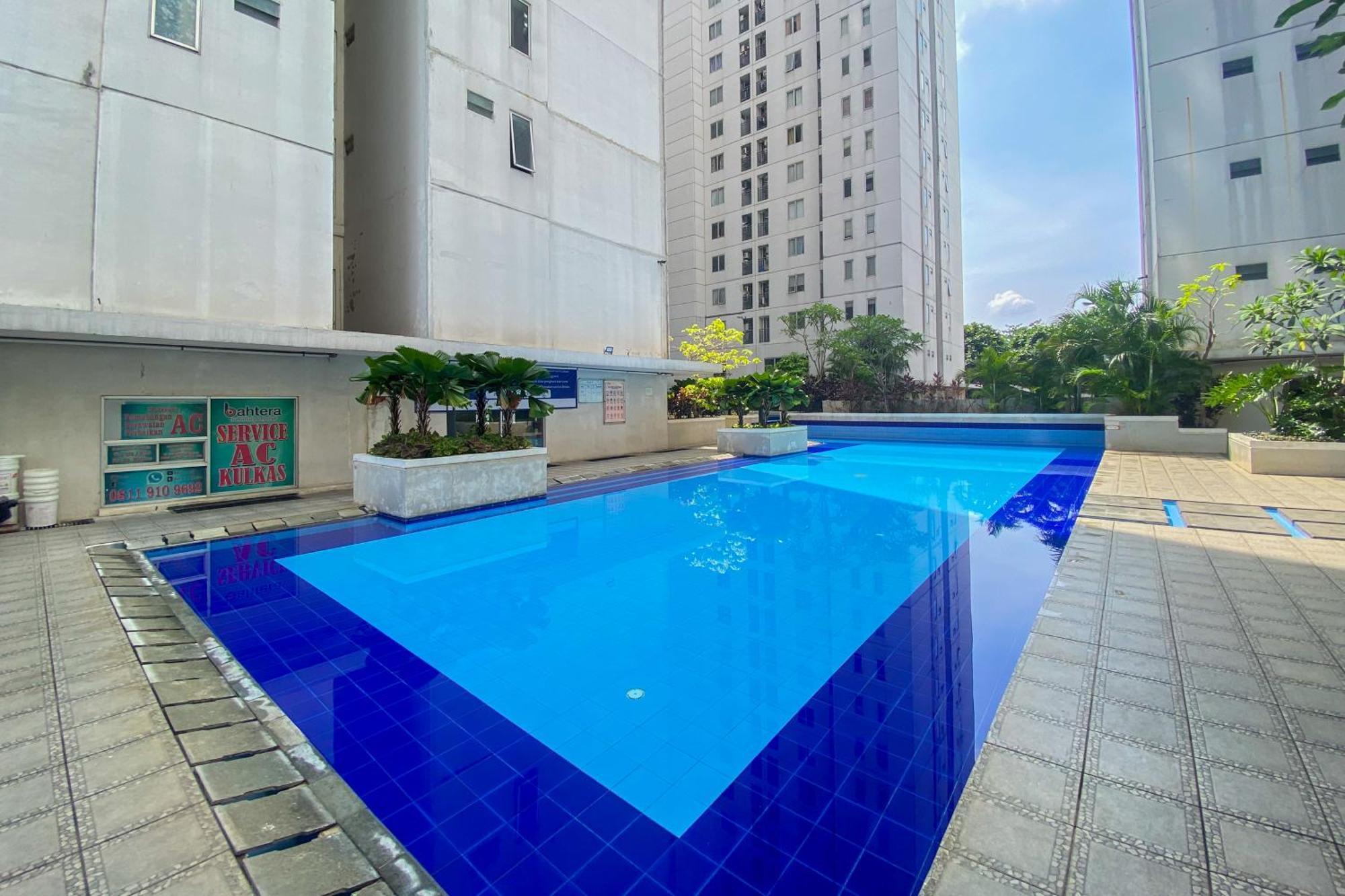 Apartment Comfy 2br At Bassura By Travelio